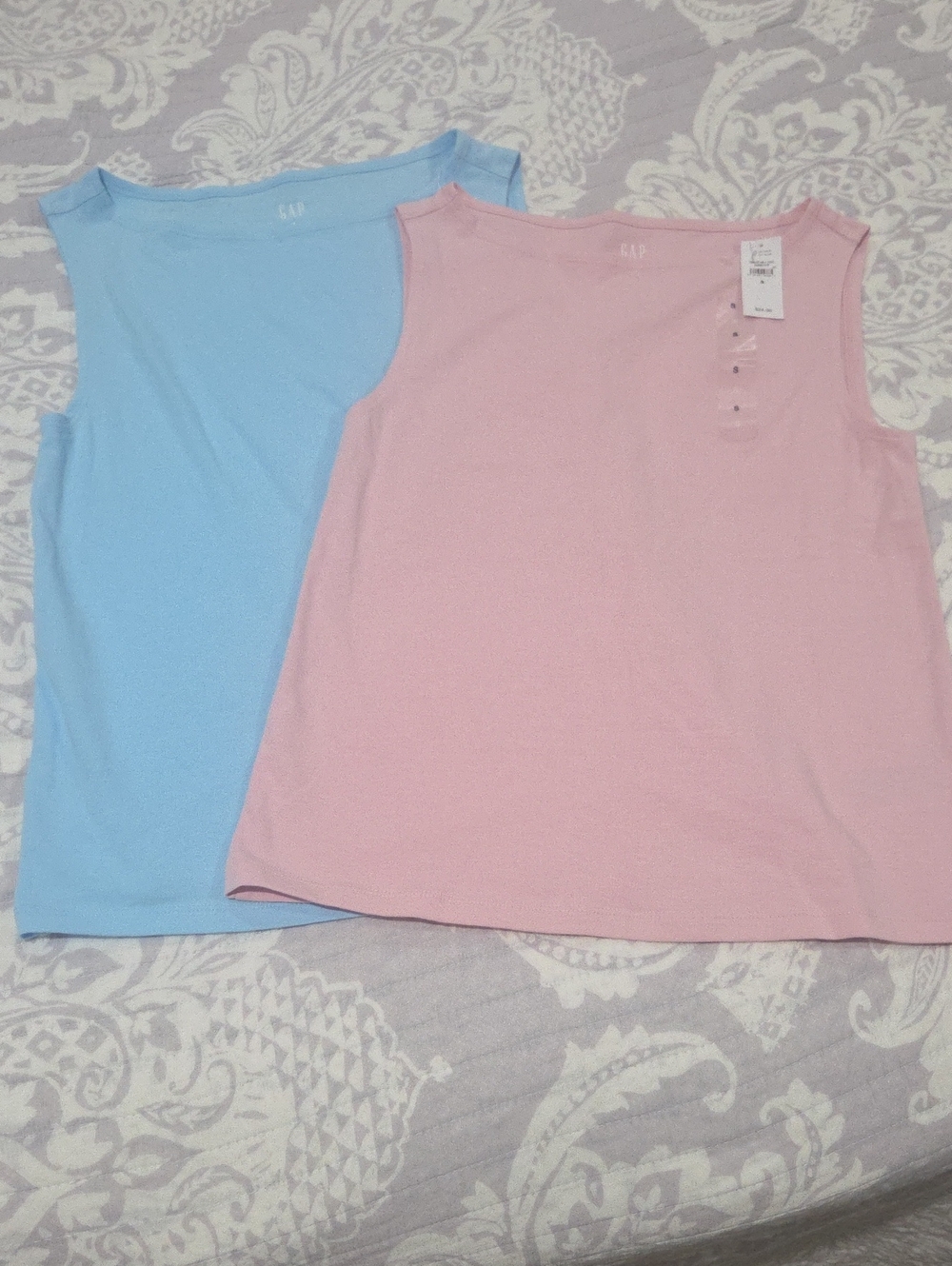 2 Gap Sleeveless Cotton Tees In Perfect New Condition. Size S🩷💙